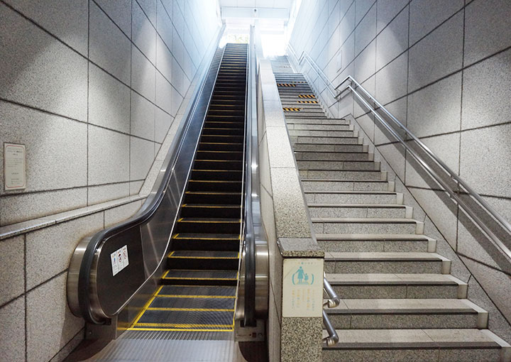 エスカレーター・階段